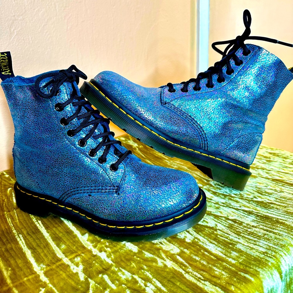 DR. MARTINS PASCAL BLUE GREY IRIDESCENT RAINBOW 🌈 BOOTS